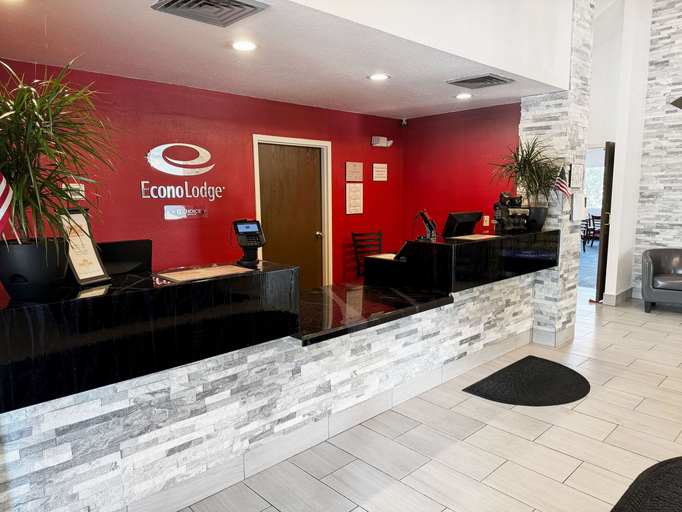 Front desk | Econo Lodge Rothschild