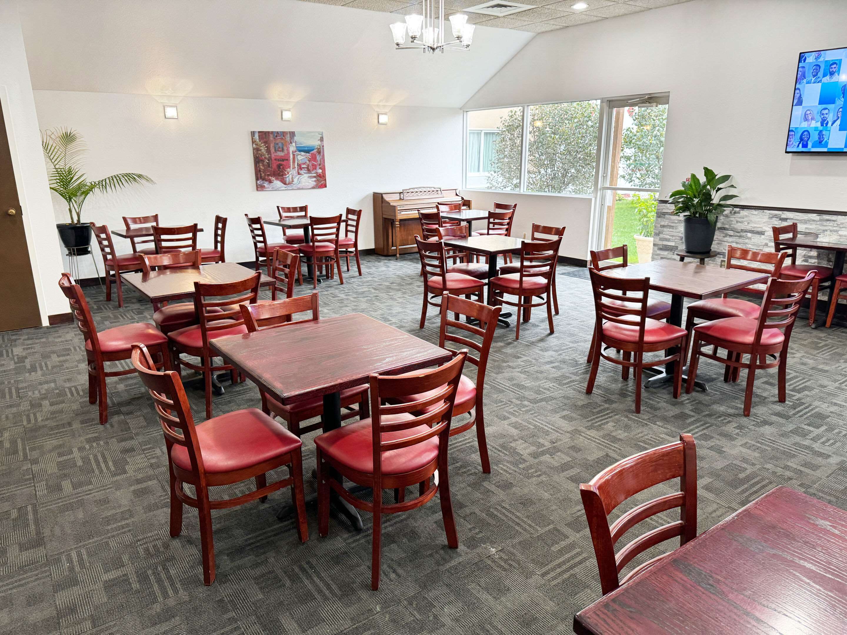 Breakfast area | Econo Lodge Rothschild