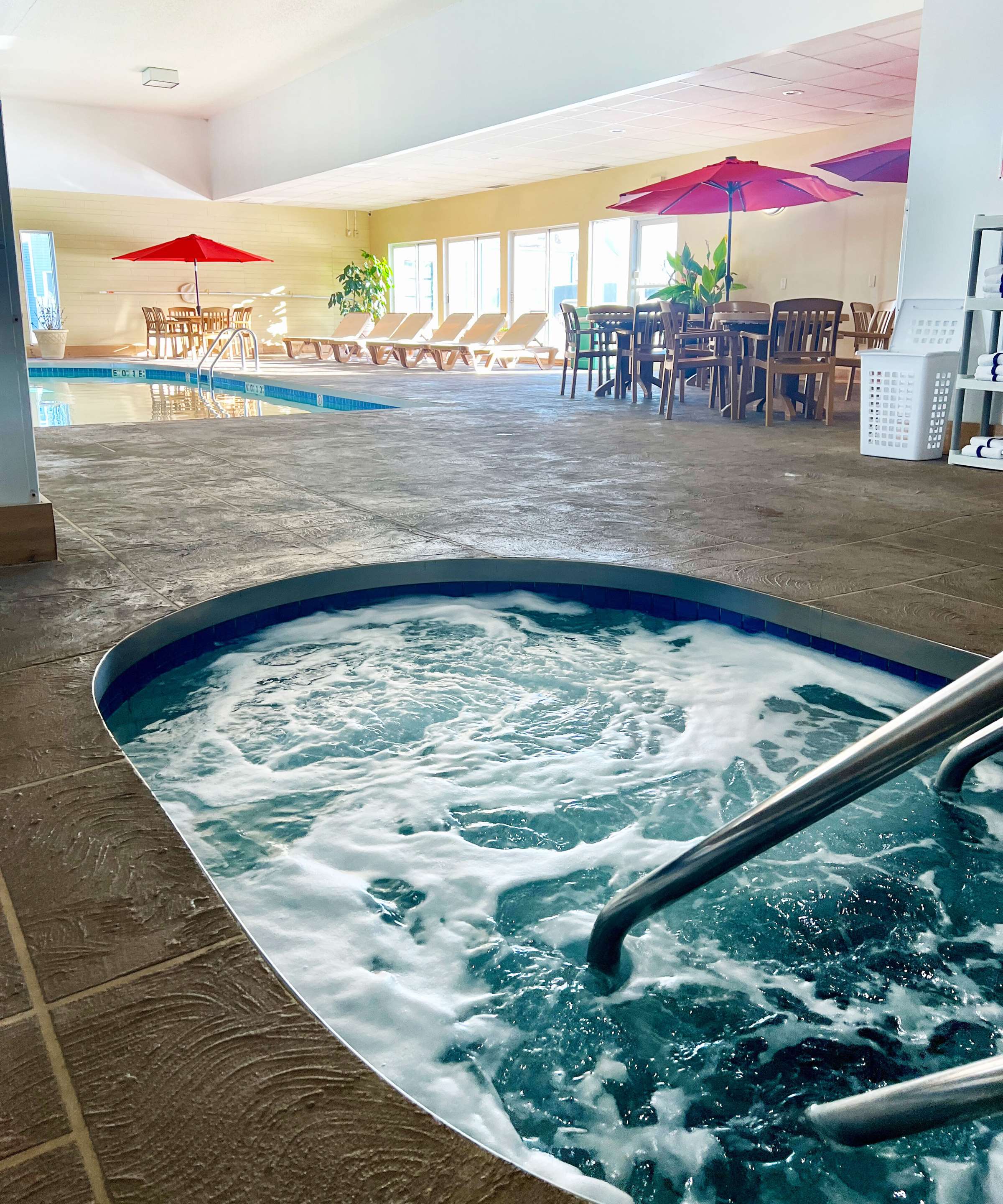Indoor hot tub | Econo Lodge Rothschild