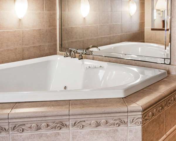 Suite - Quality Inn Beloit - I-39 & I-90, Exit 185