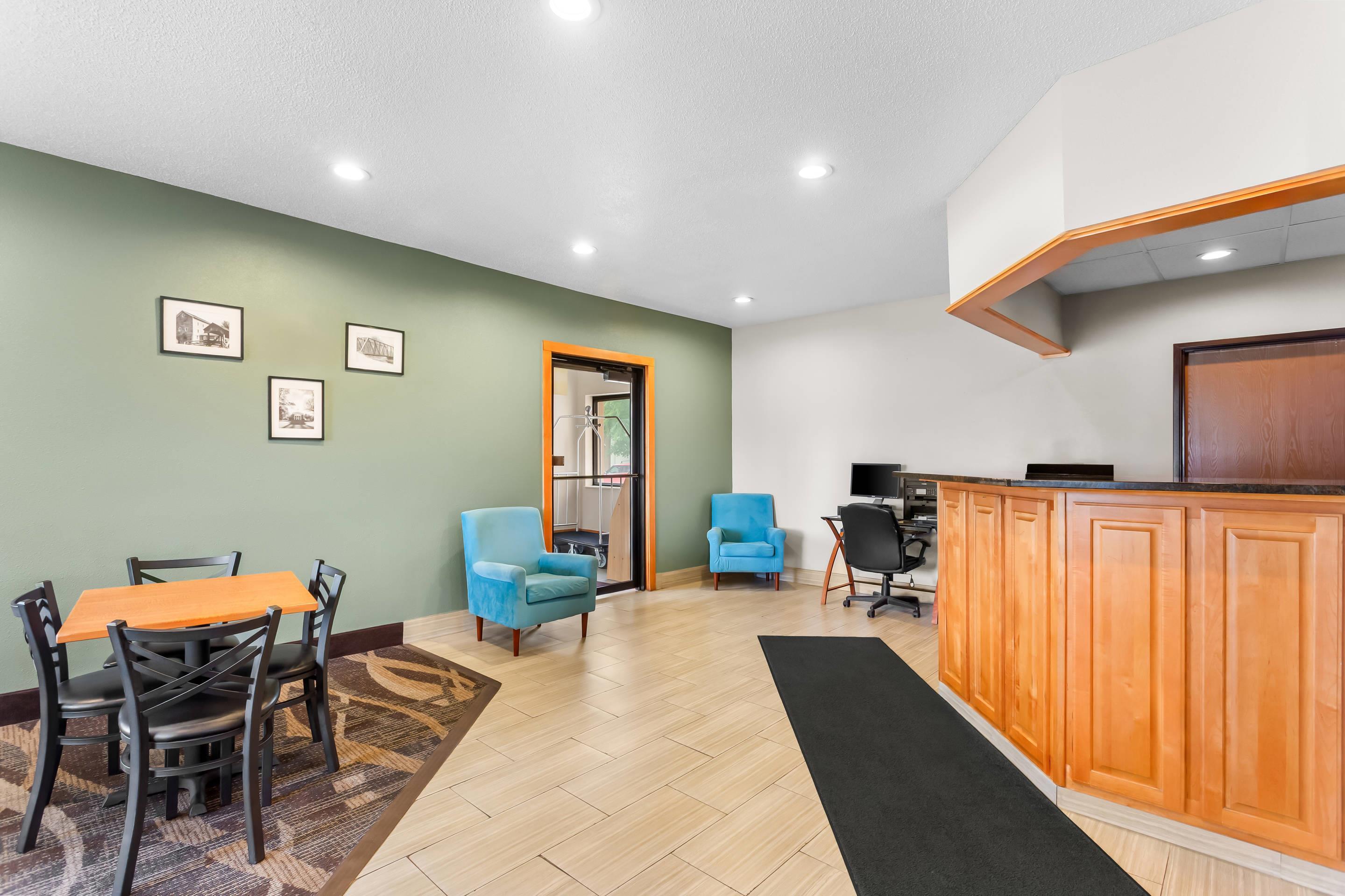 Hotel lobby | Quality Inn