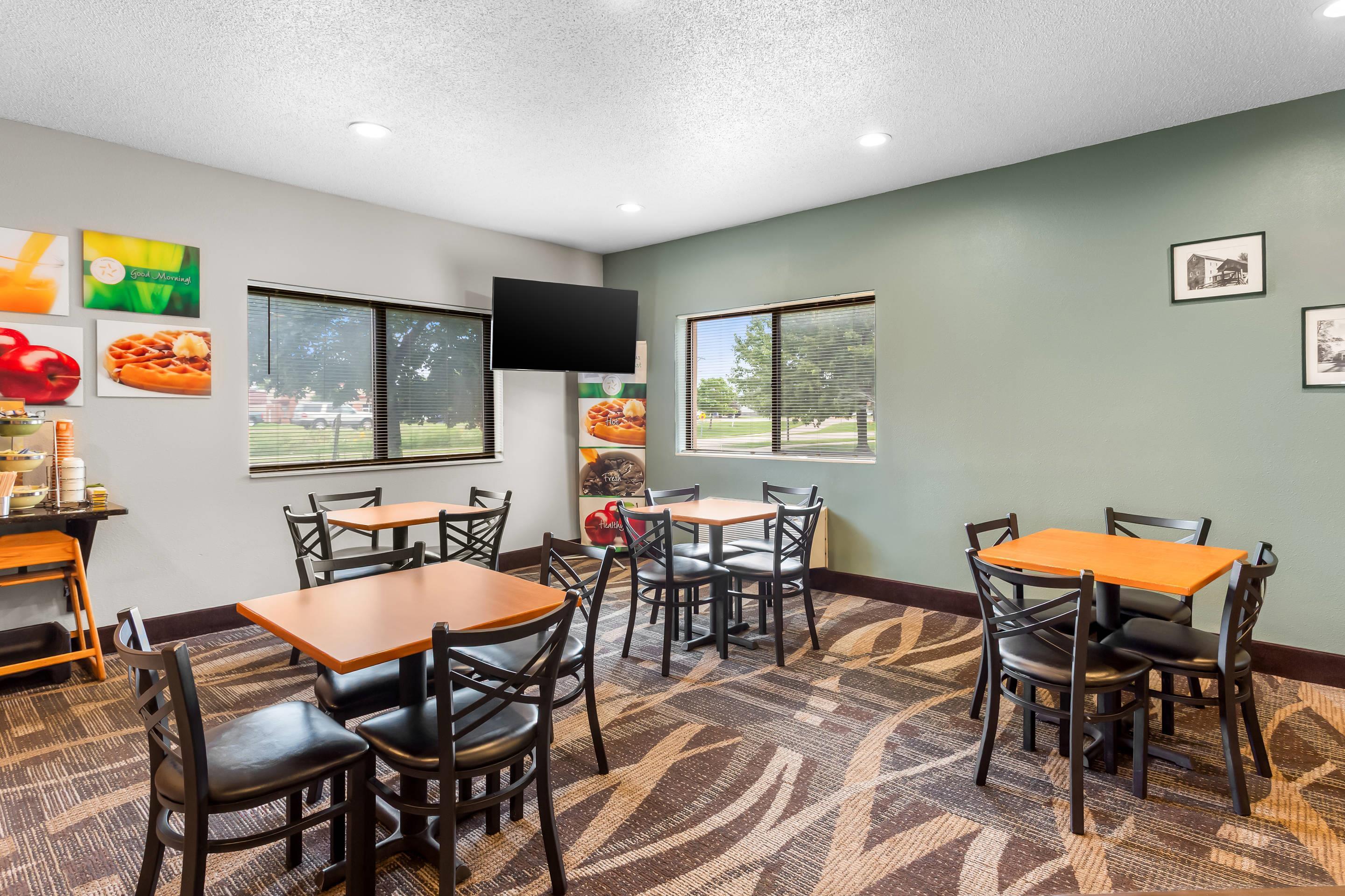 Breakfast area | Quality Inn