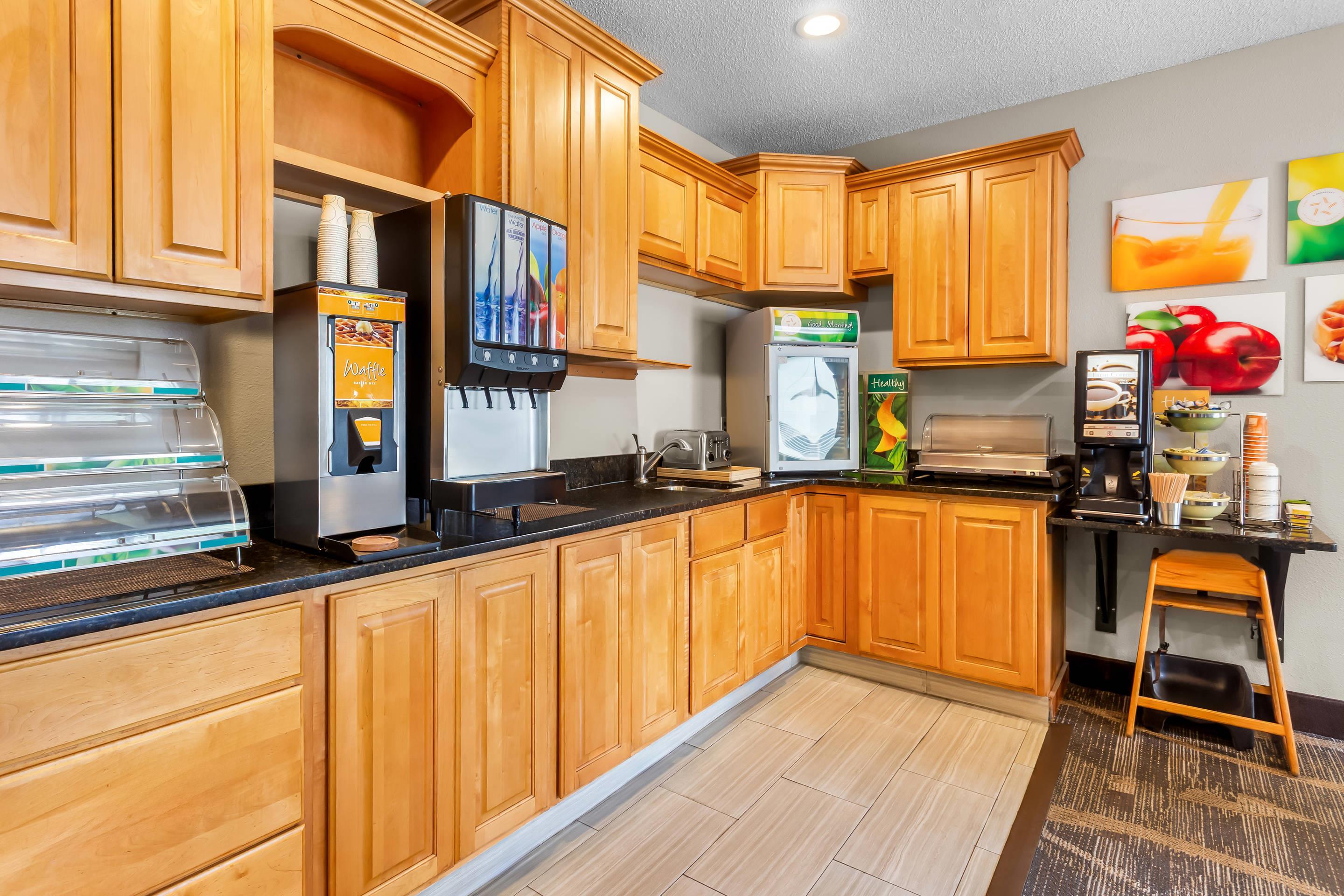 Breakfast area | Quality Inn