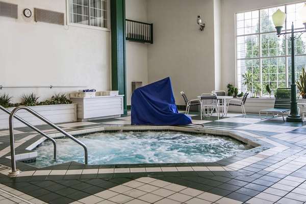 Pool - Comfort Suites Airport Appleton