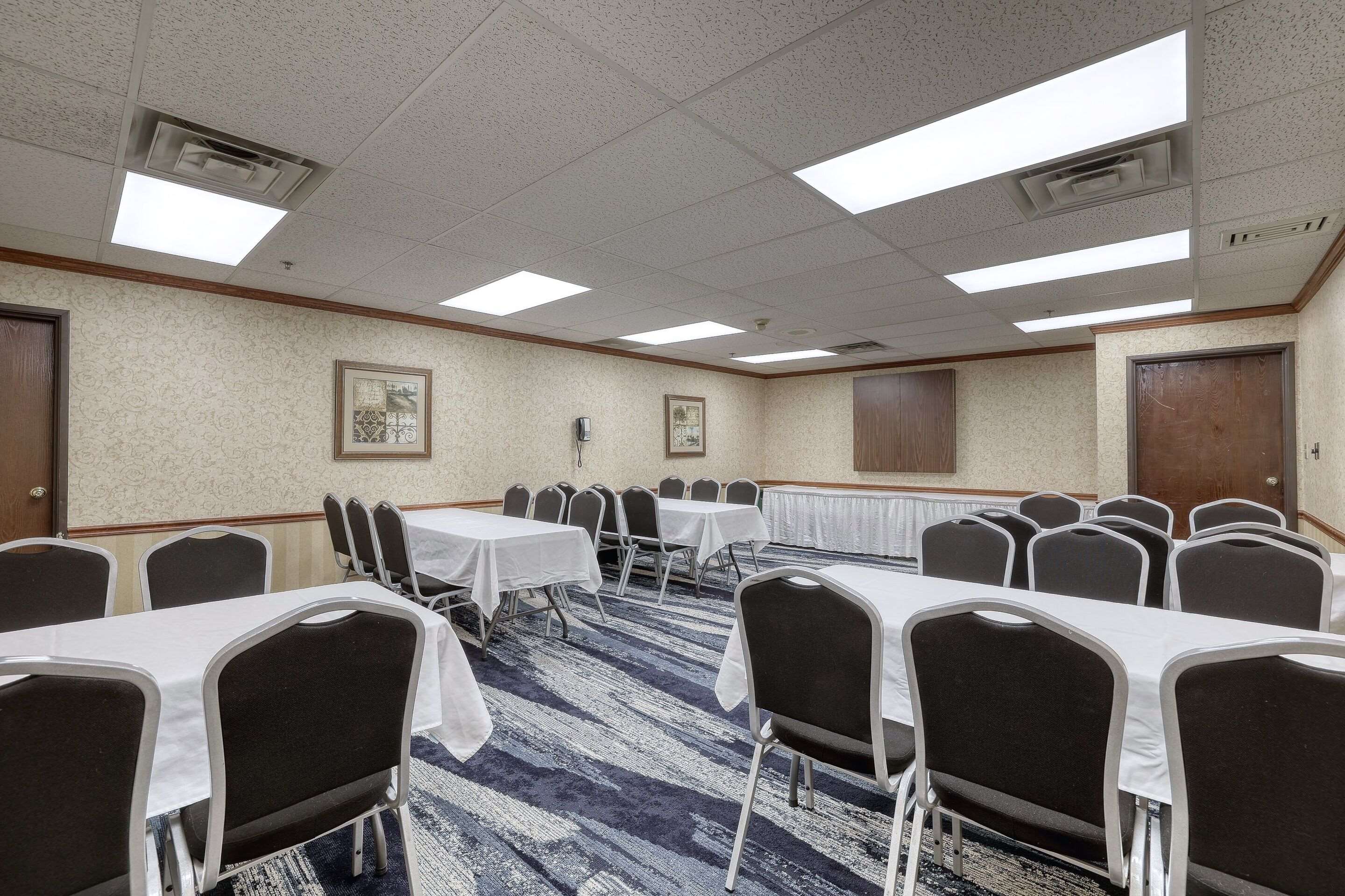 Meeting room | Comfort Suites Appleton Airport