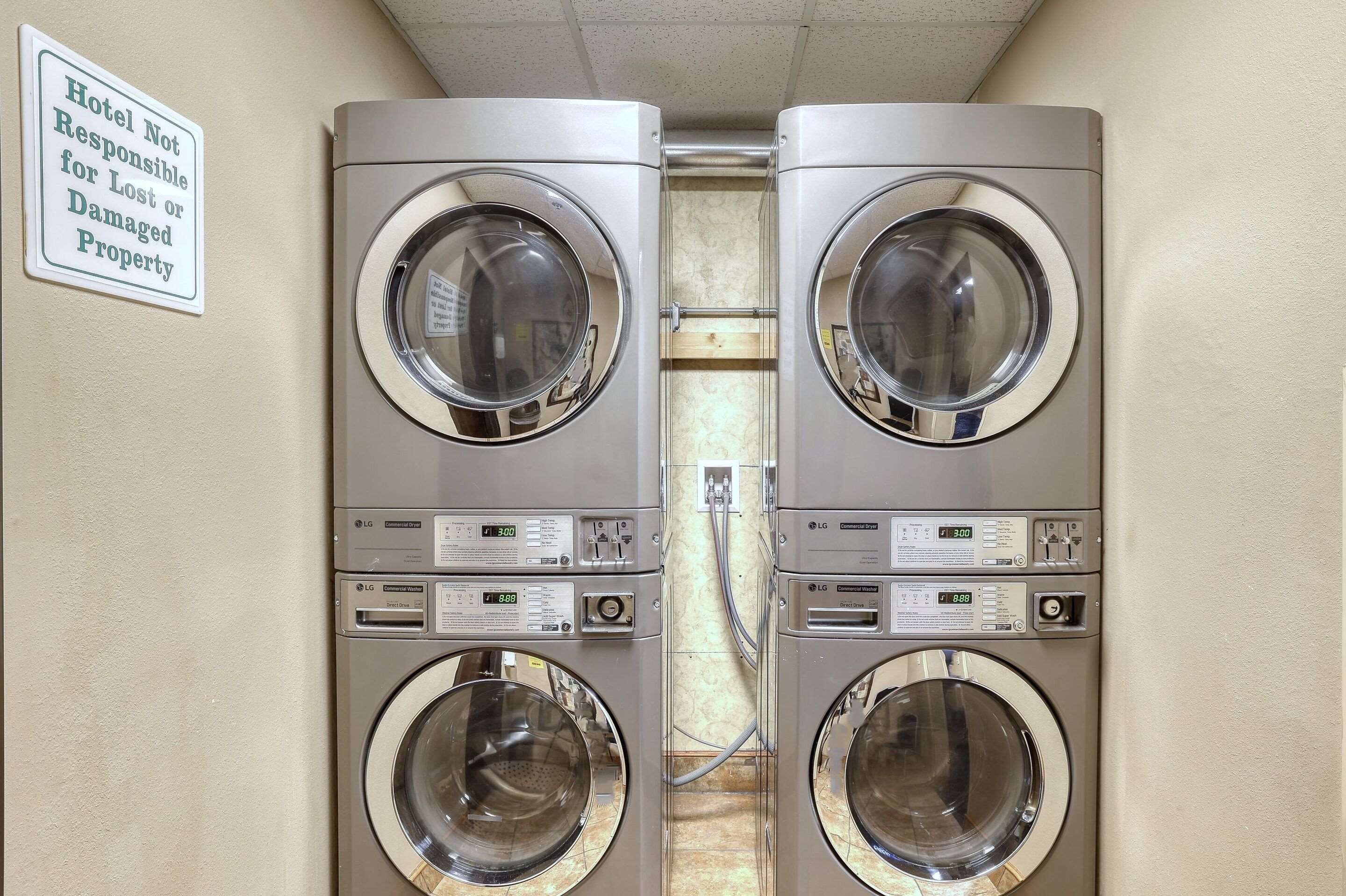 Guest laundry facilities | Comfort Suites Appleton Airport