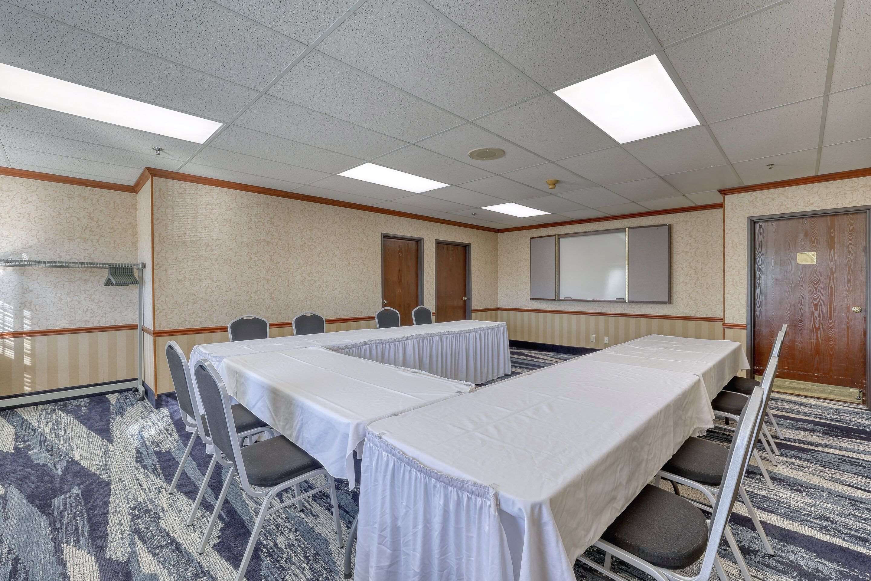 Meeting room | Comfort Suites Appleton Airport