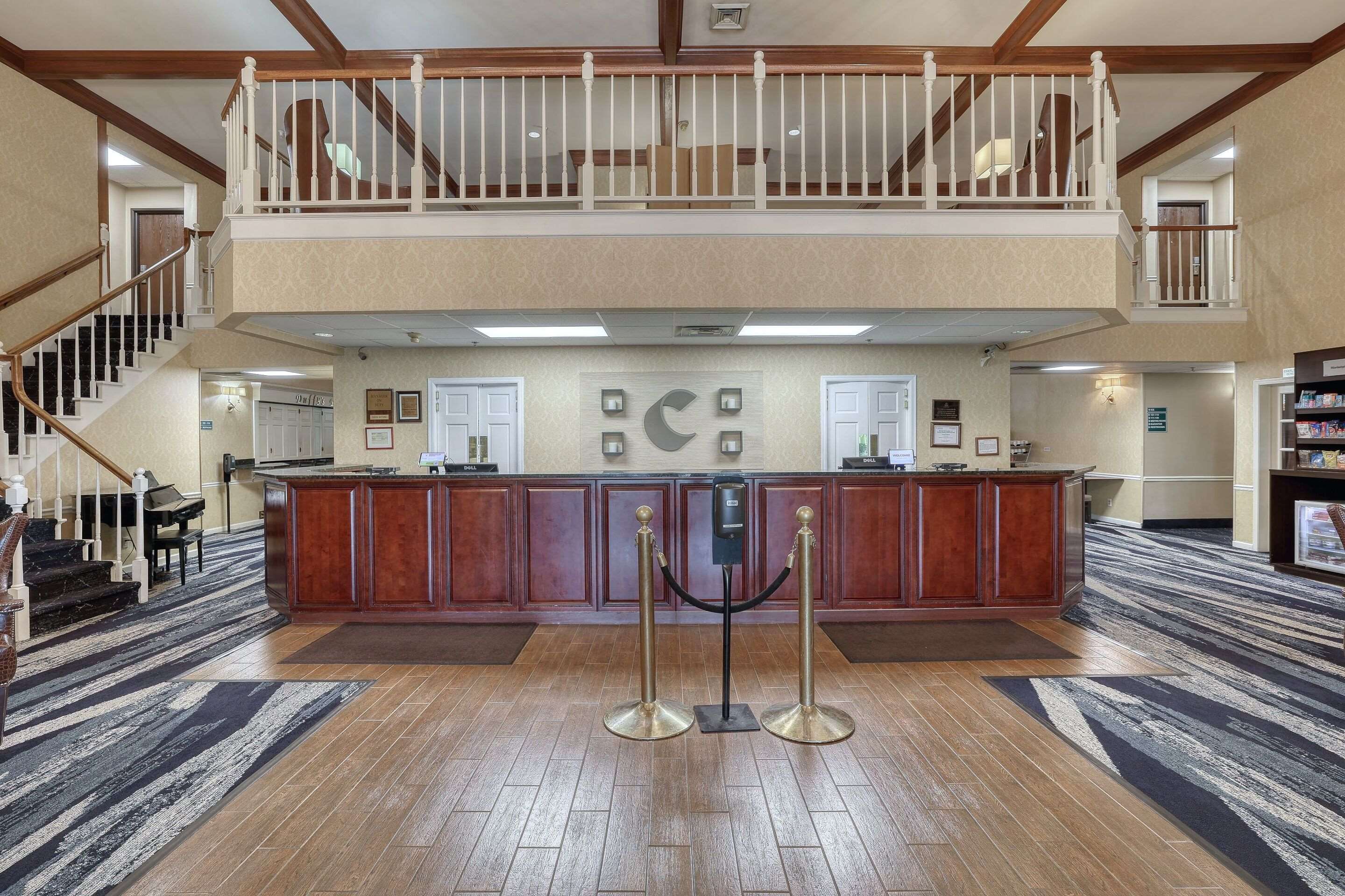 Front desk | Comfort Suites Appleton Airport