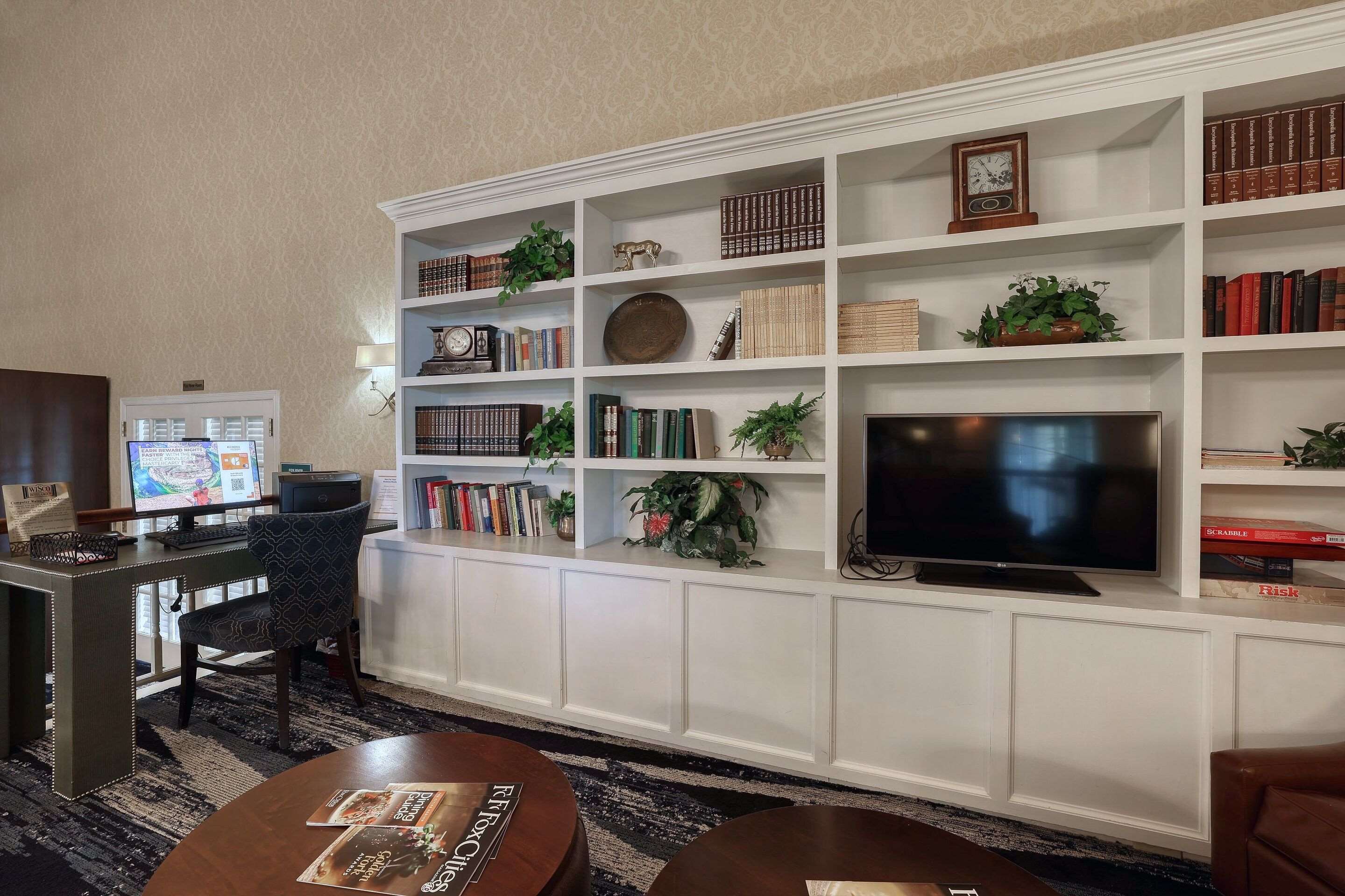 Lobby | Comfort Suites Appleton Airport