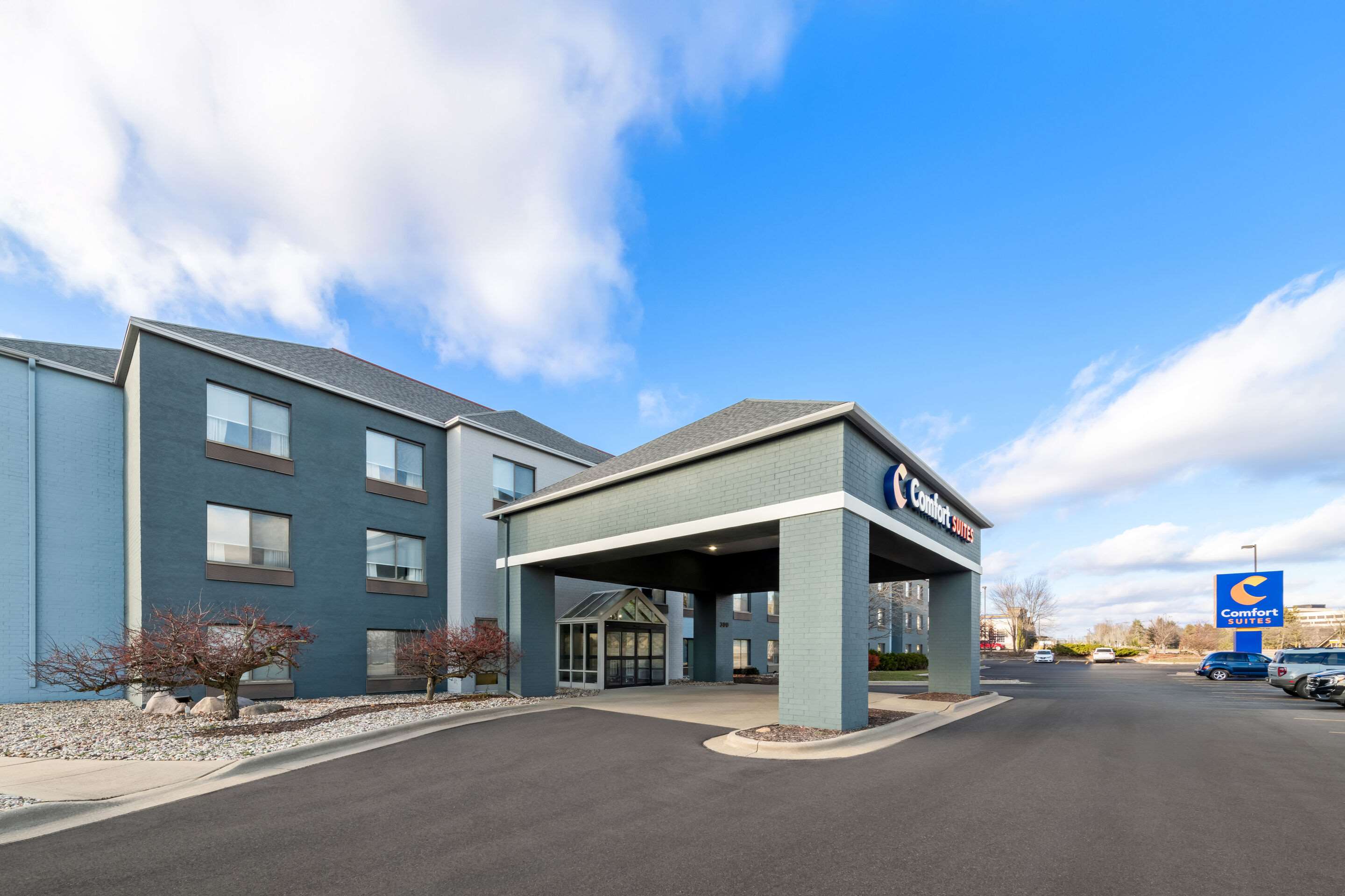 Hotel exterior | Comfort Suites