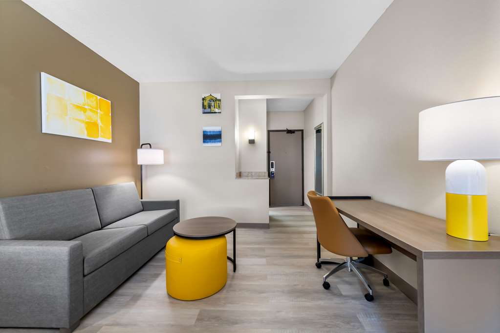 COMFORT SUITES STEVENS POINT-guestroom-Guest Room,Suite,On-Site.jpg