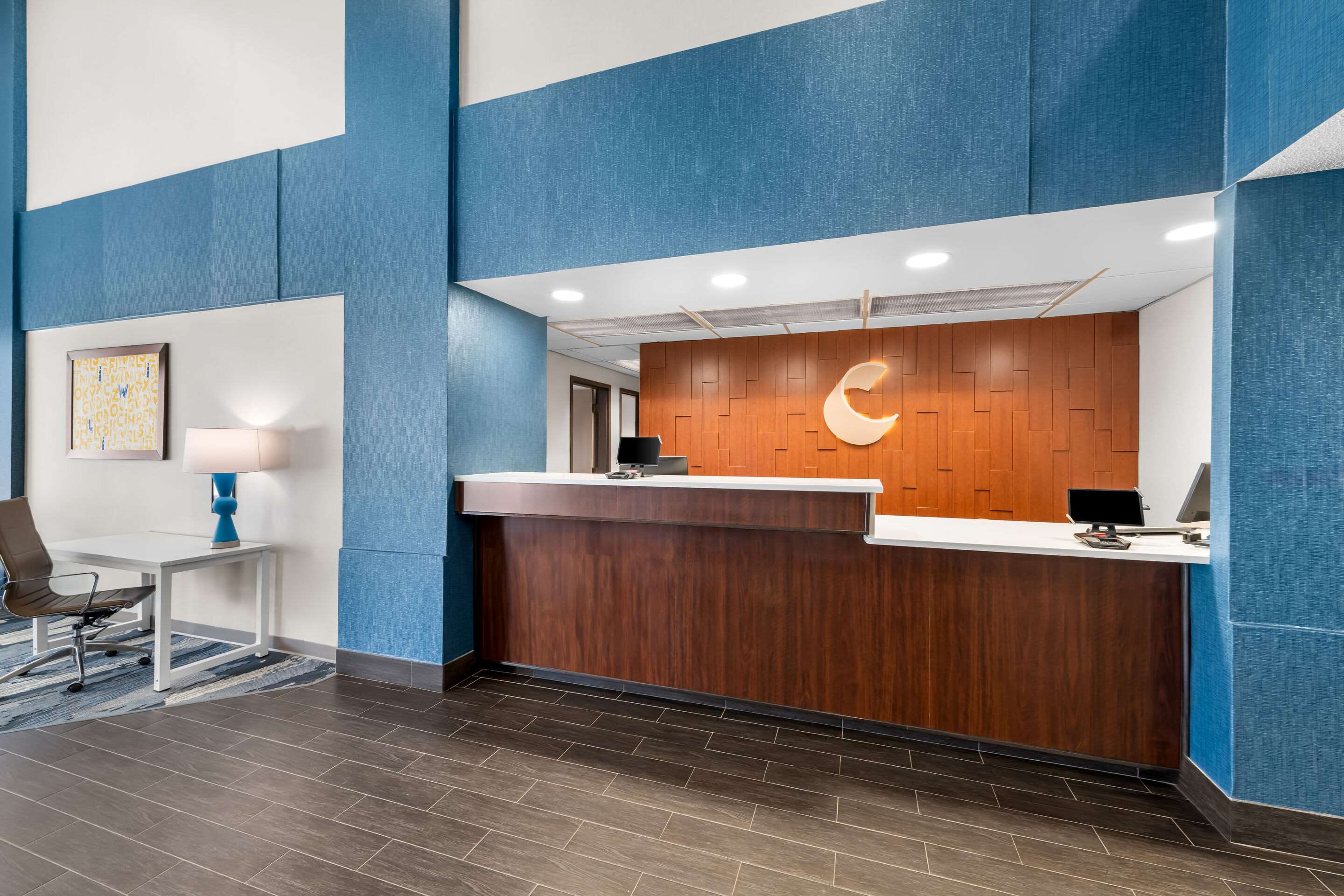 Front desk | Comfort Suites