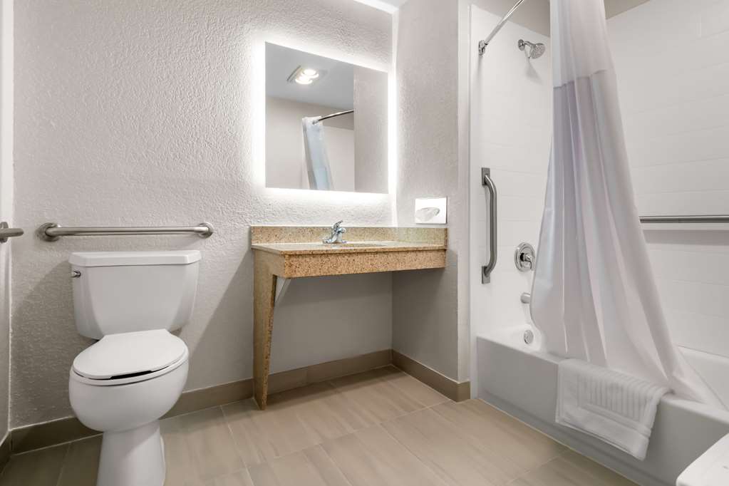 COMFORT SUITES STEVENS POINT-guestroom-Guest Room,Bathroom,On-Site.jpg