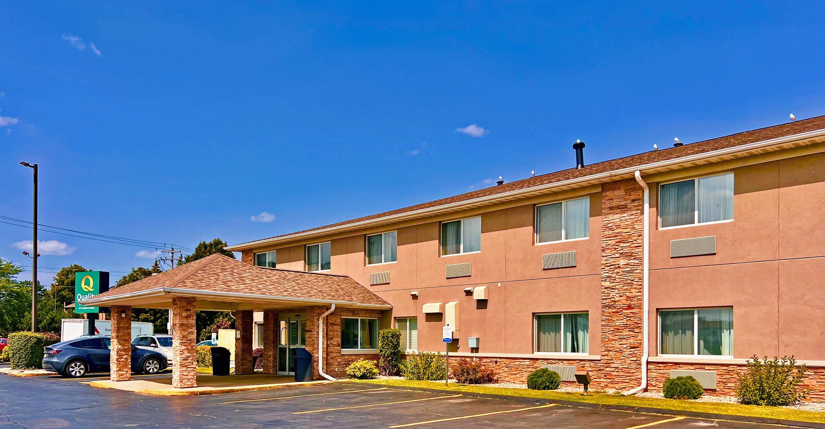 Hotel Entrance | Comfort Inn Green Bay