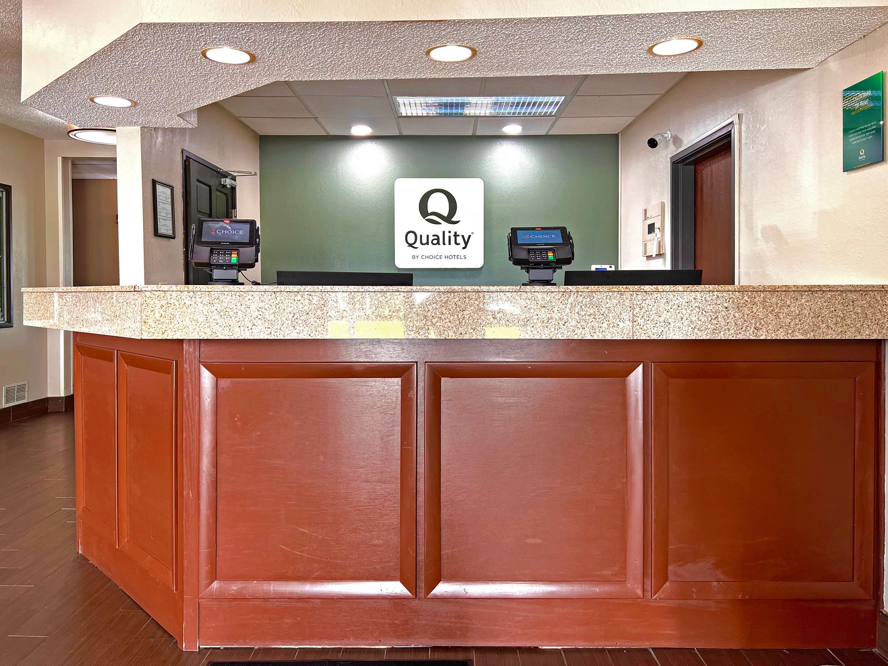 Front desk | Comfort Inn Green Bay