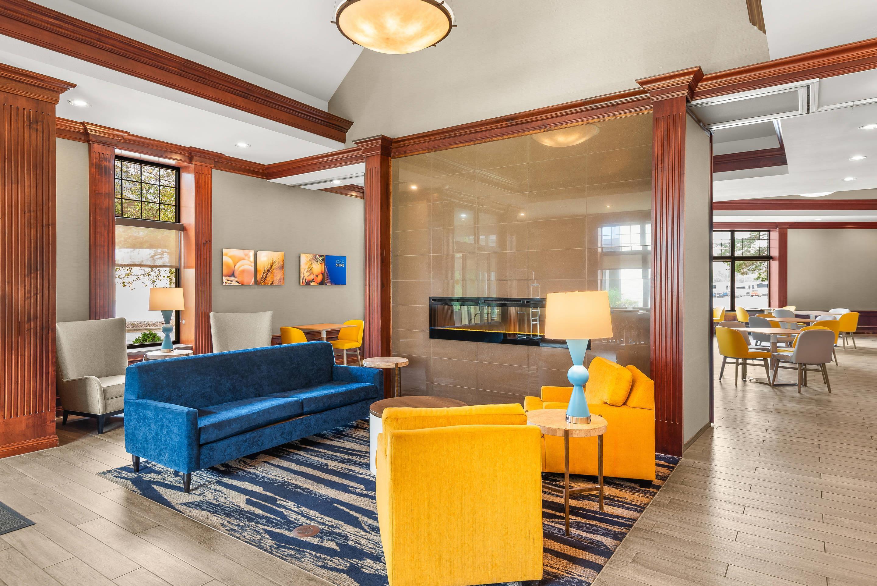 Lobby with sitting area