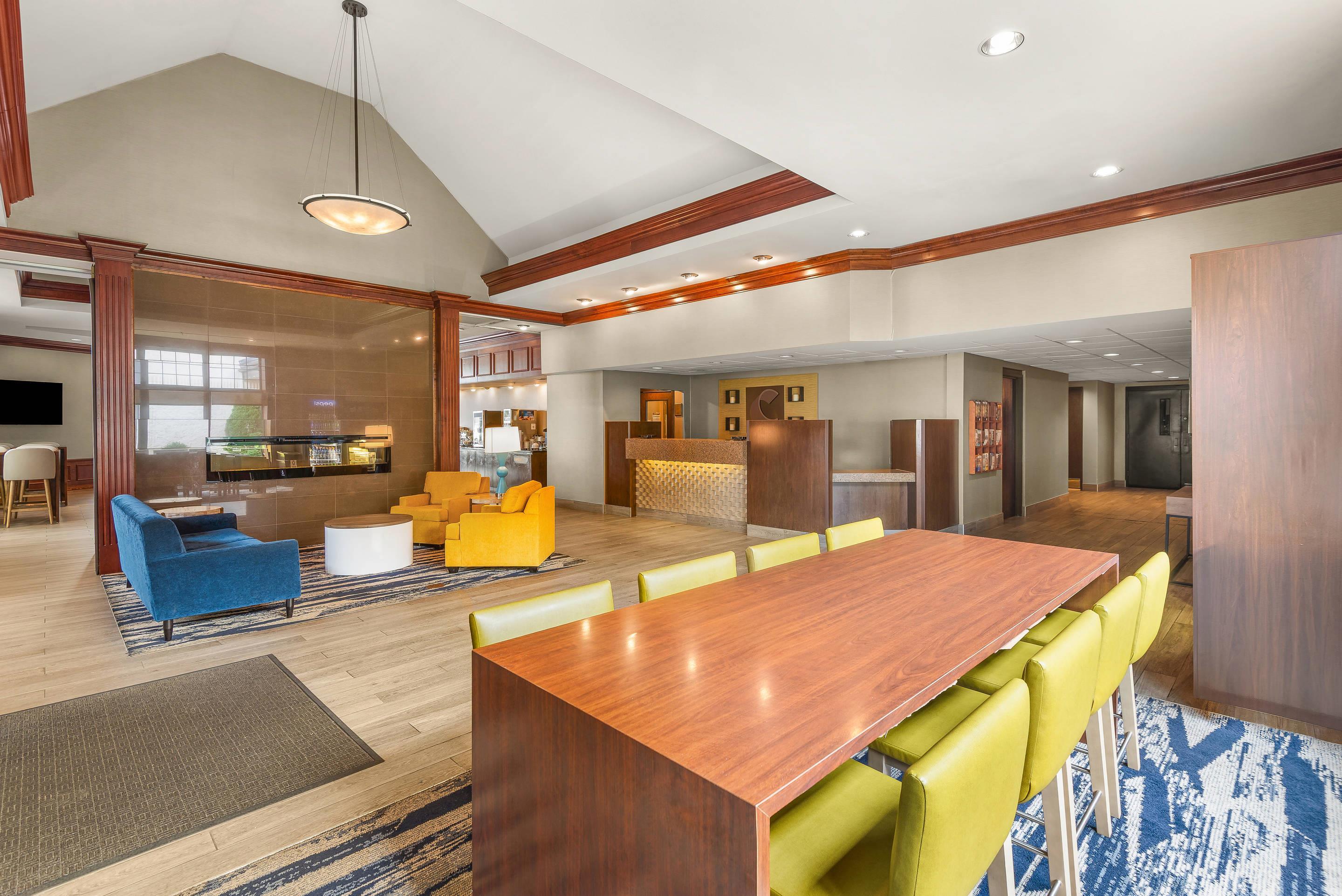 Lobby with sitting area