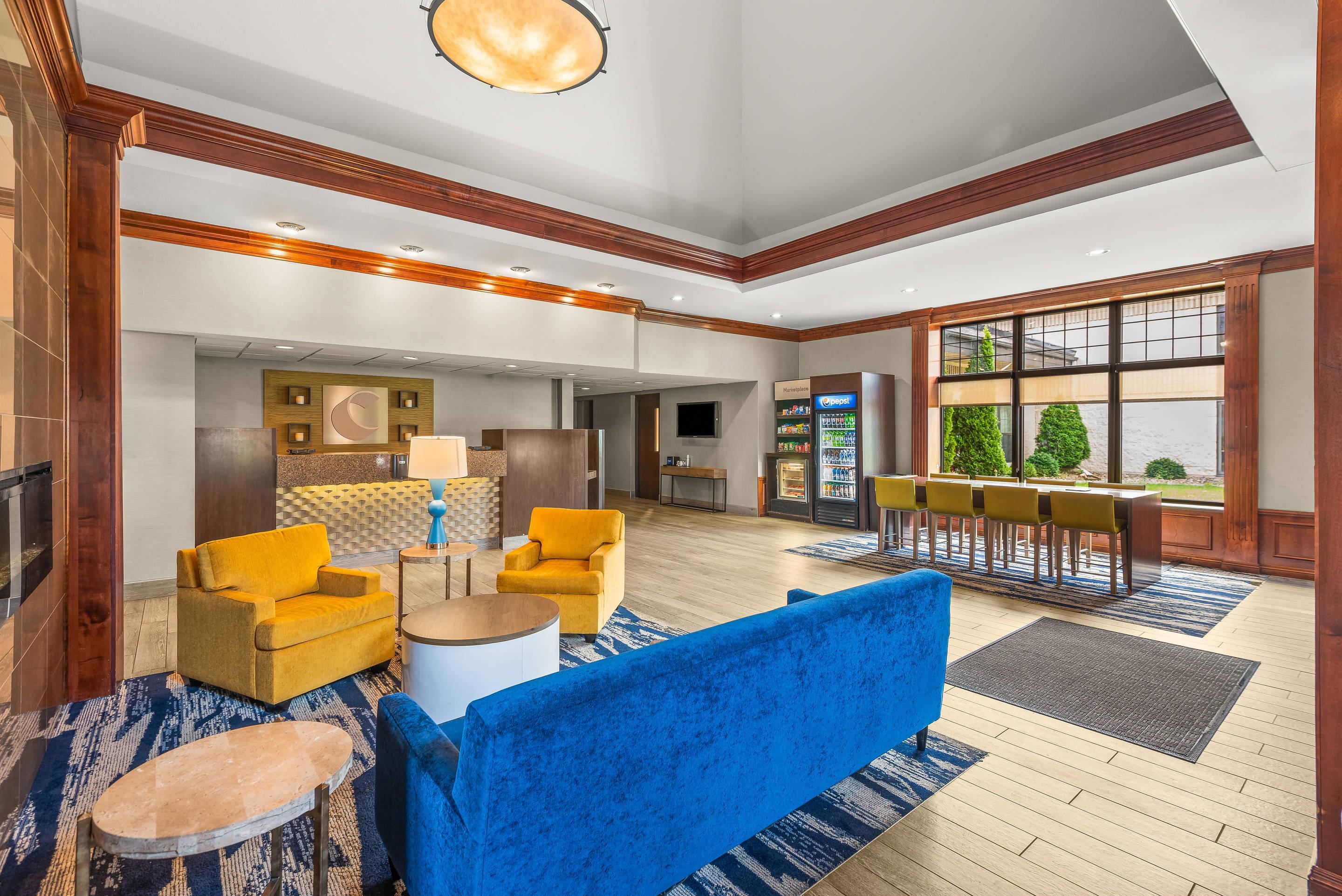 Lobby with sitting area