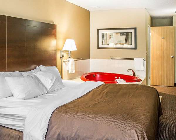 Suite - Quality Inn & Suites Sturgeon Bay