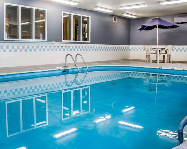 Pool - Quality Inn & Suites Sturgeon Bay