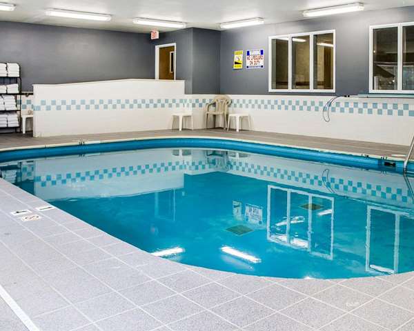 Pool - Quality Inn & Suites Sturgeon Bay