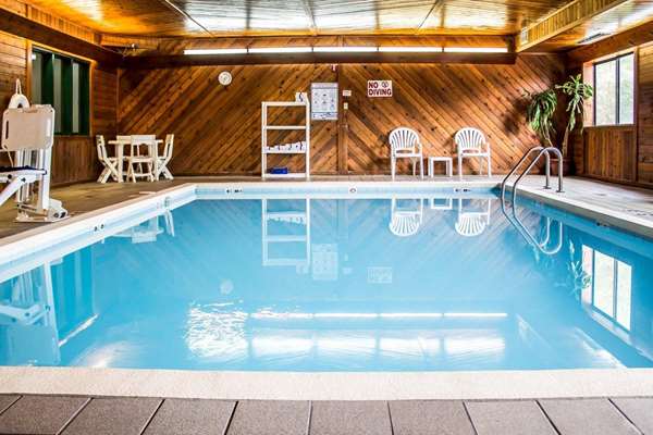 Pool - Quality Inn Minocqua