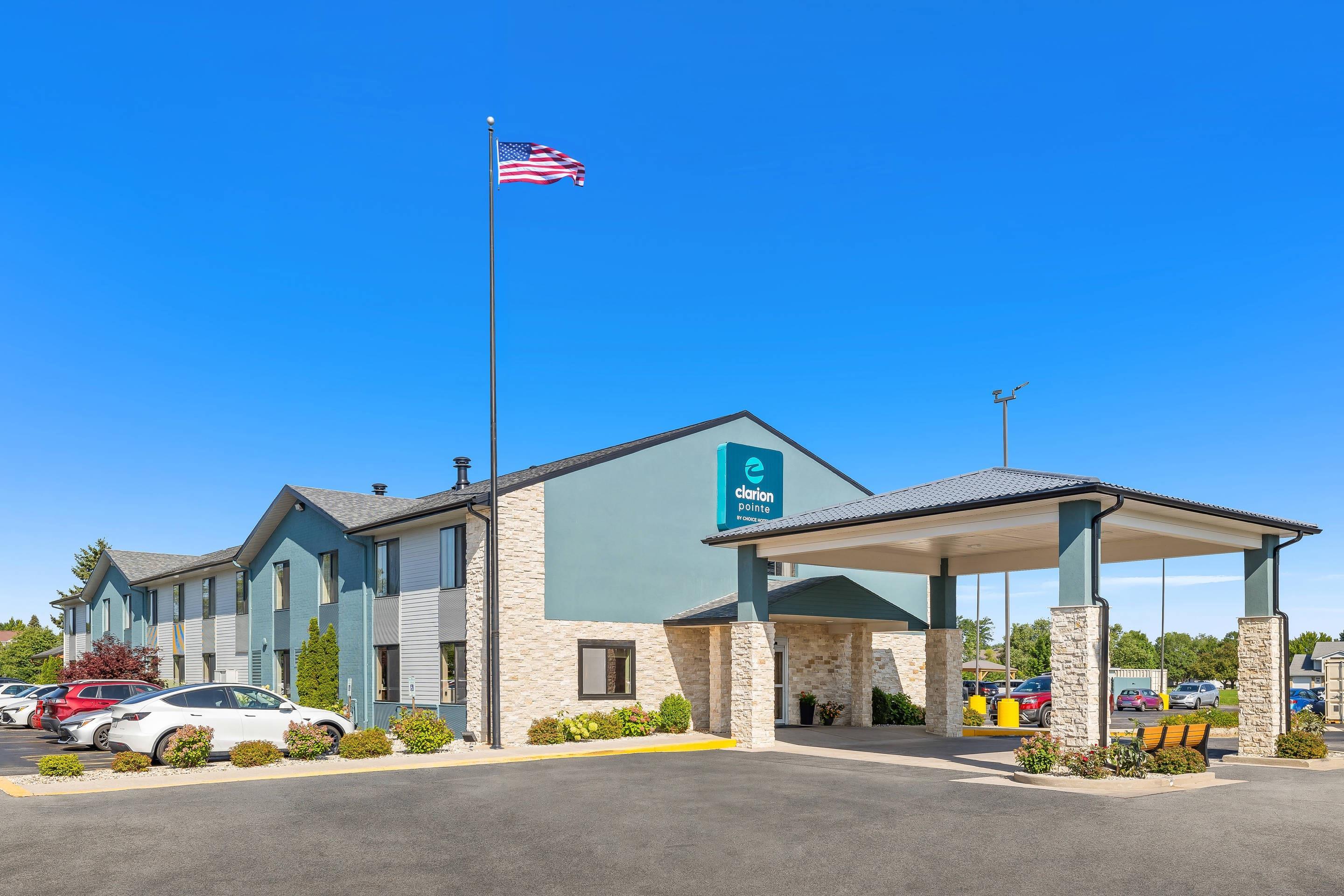 Hotel exterior | Clarion Pointe Racine - Mount Pleasant