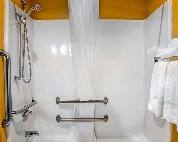  - Quality Inn Manitowoc - I-43, Exit 149