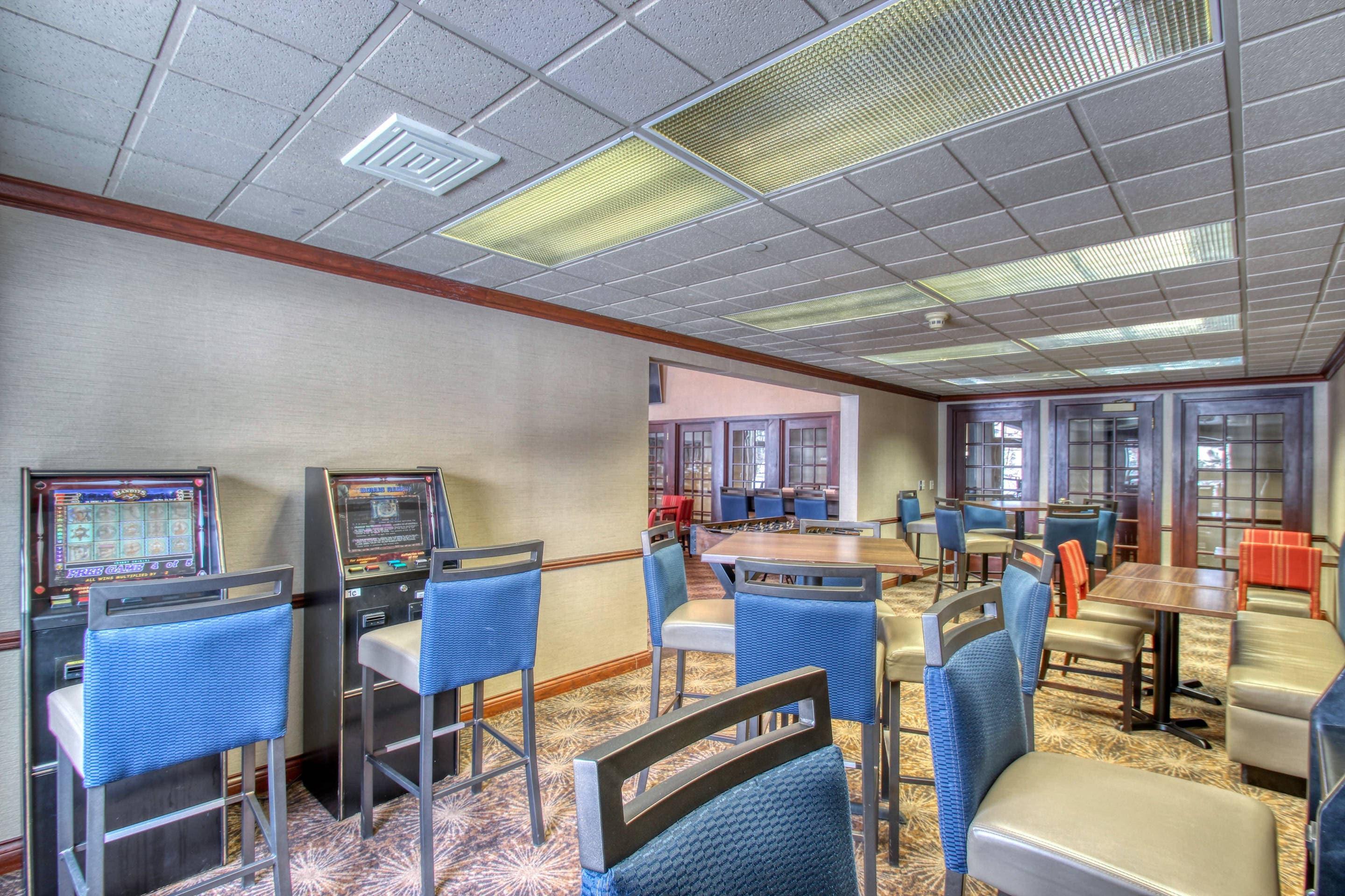 Breakfast area | Comfort Suites Madison West