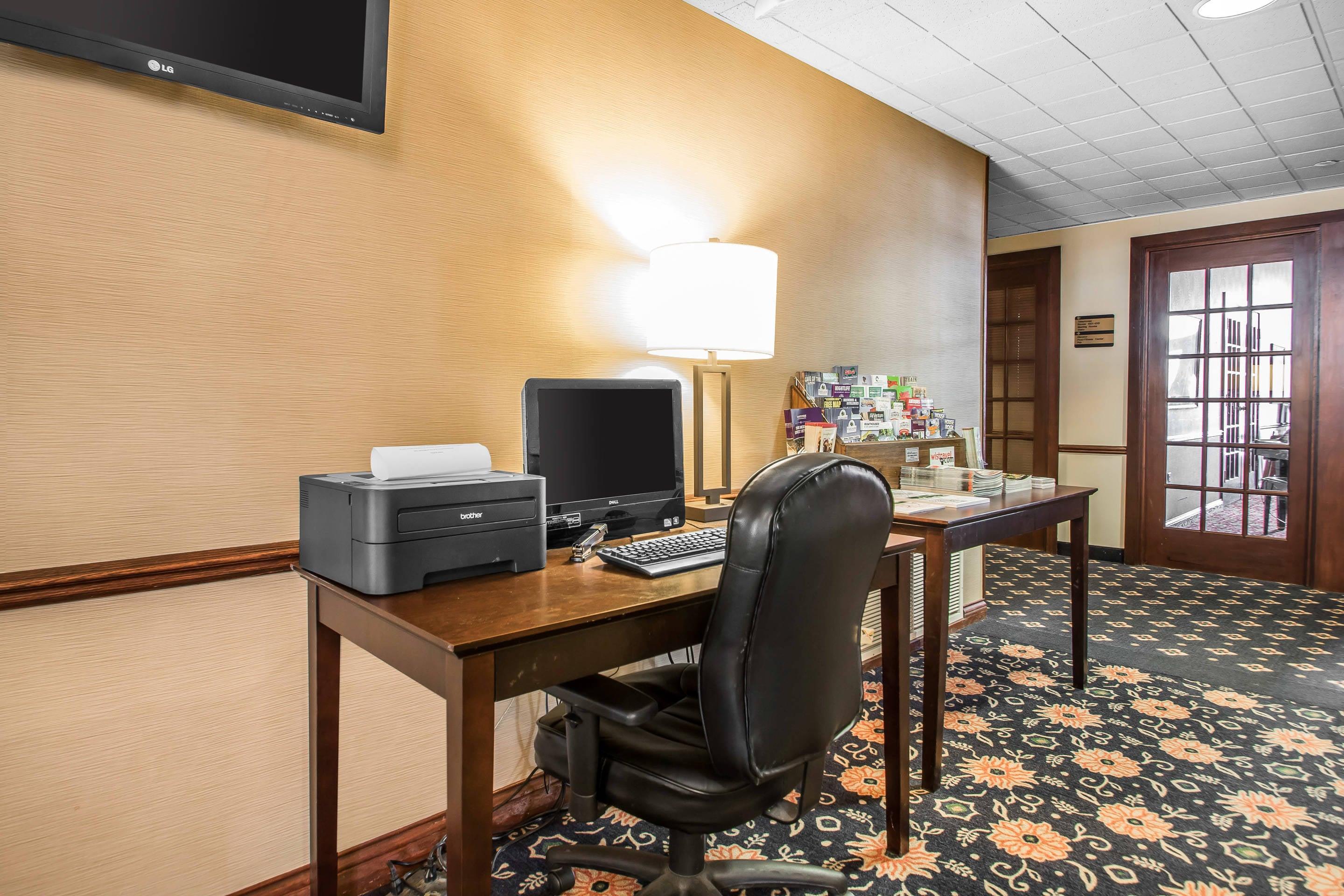 Business center | Comfort Suites Madison West