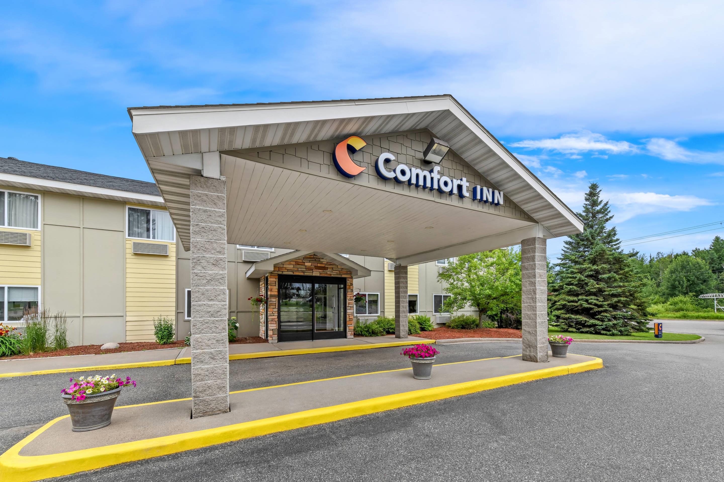 Hotel exterior | Comfort Inn Rhinelander