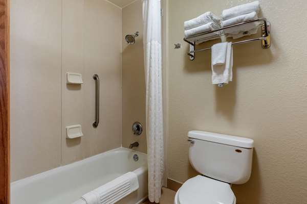 Suite - Comfort Inn & Suites Kenosha - I-41 & I-94, Exit 344