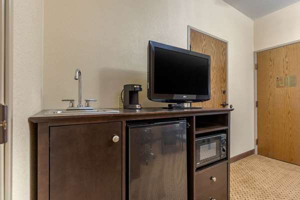 Suite - Comfort Inn & Suites Kenosha - I-41 & I-94, Exit 344