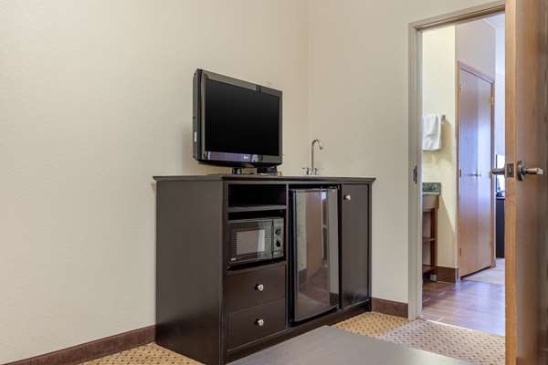 Suite - Comfort Inn & Suites Kenosha - I-41 & I-94, Exit 344
