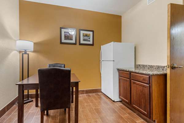 Suite - Comfort Inn & Suites Kenosha - I-41 & I-94, Exit 344