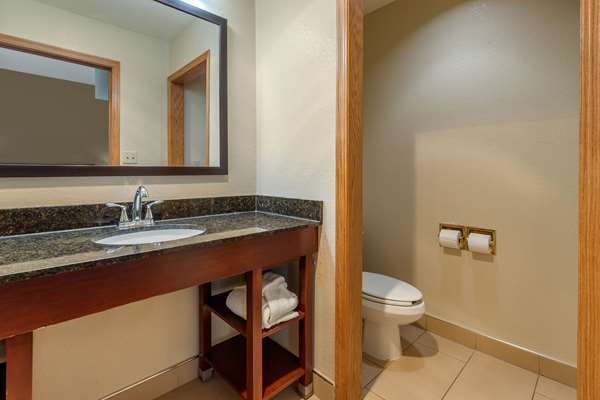 Suite - Comfort Inn & Suites Kenosha - I-41 & I-94, Exit 344