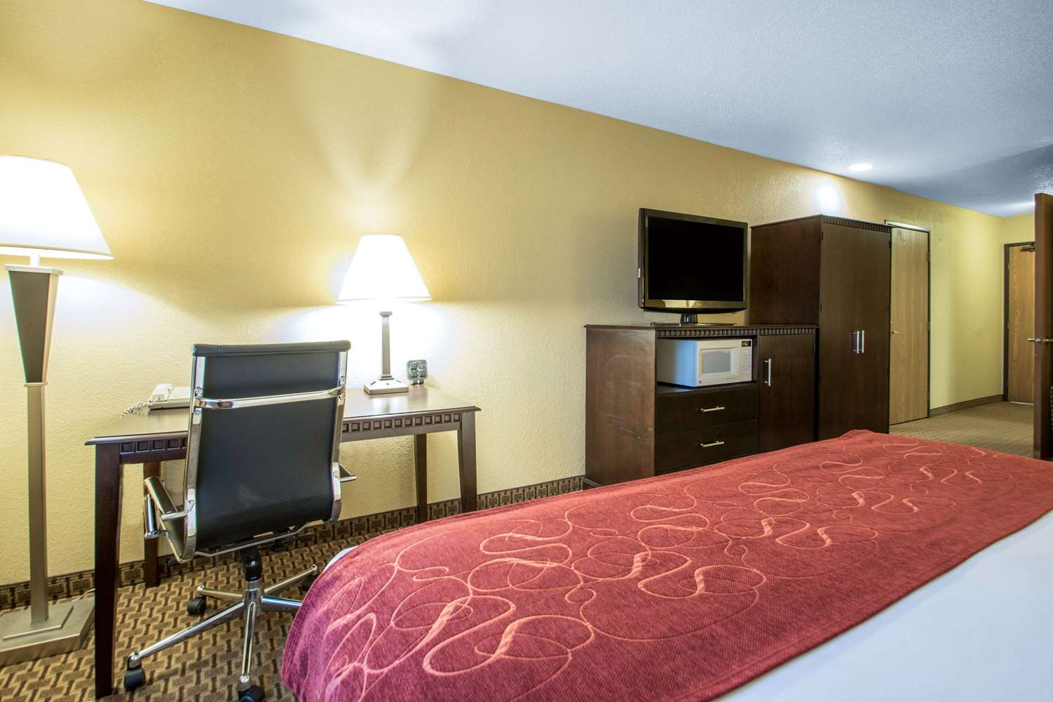 Comfort Suites Portage, WI See Discounts