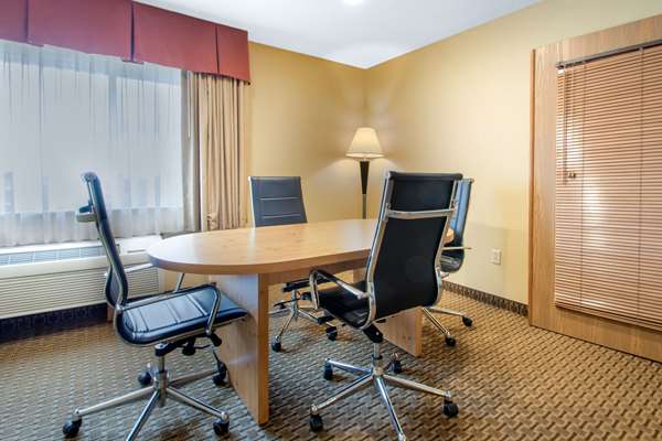 Suite - Comfort Suites Portage - I-39, I-90 & I-94, Exit 108A