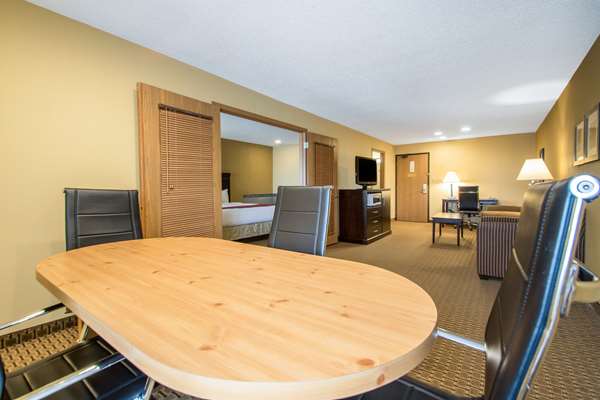 Suite - Comfort Suites Portage - I-39, I-90 & I-94, Exit 108A