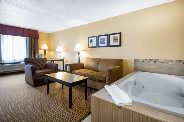  - Comfort Suites Portage - I-39, I-90 & I-94, Exit 108A