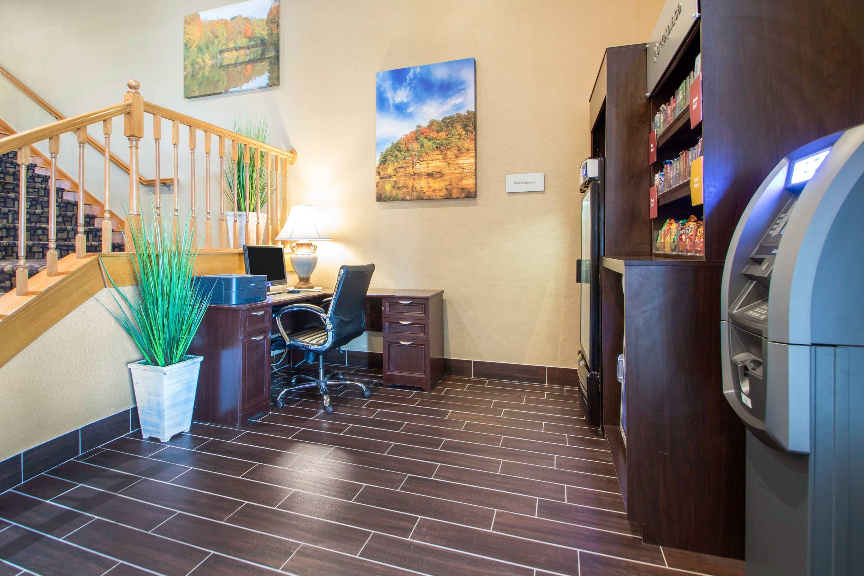 Hotel marketplace | Comfort Suites Wisconsin Dells Area