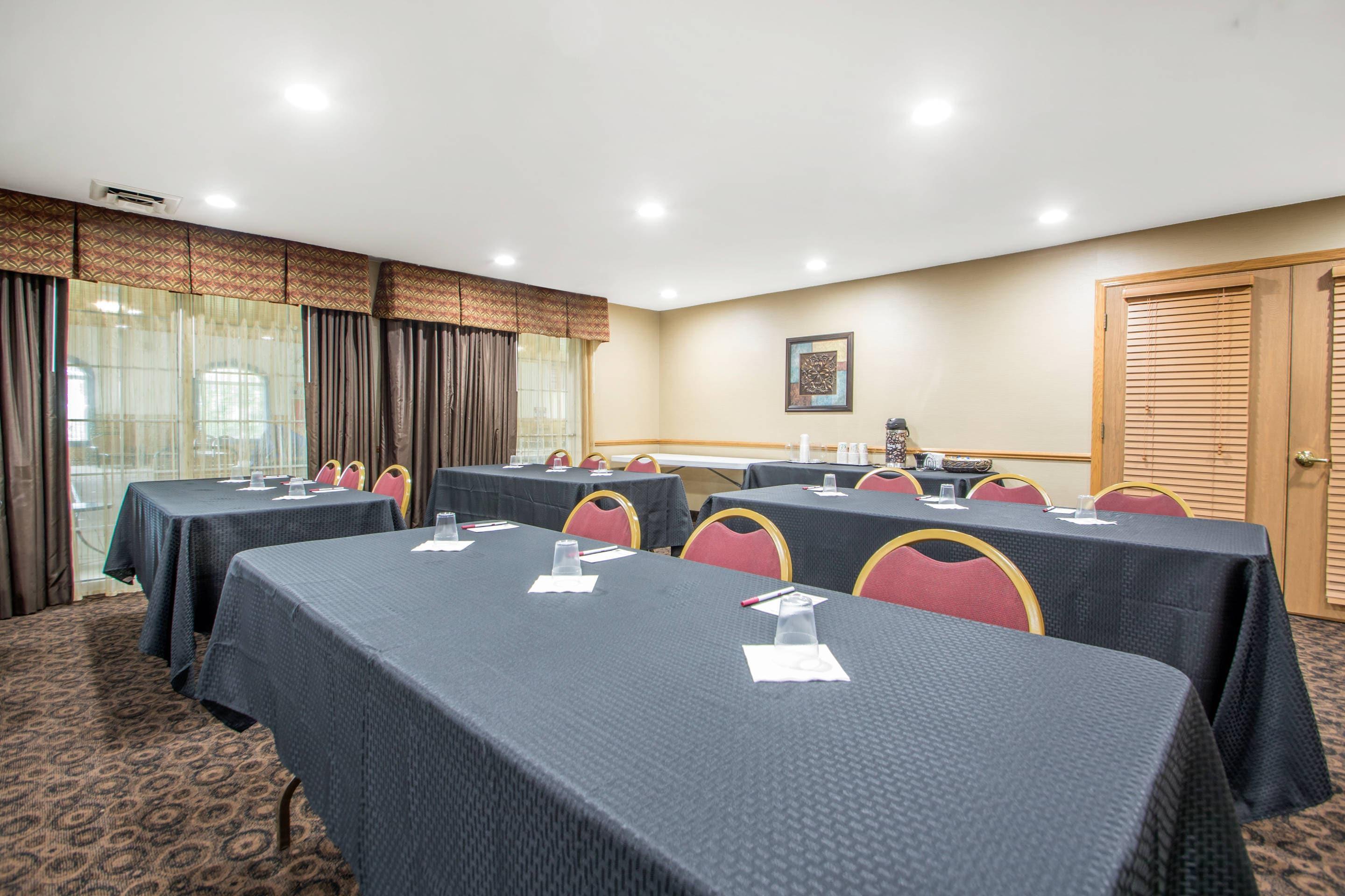 Meeting room | Comfort Suites Wisconsin Dells Area
