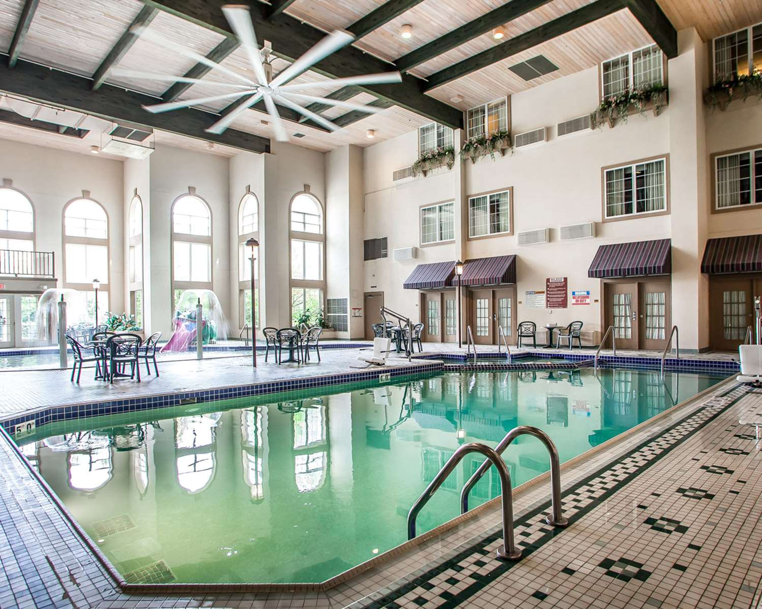 Comfort Suites Milwaukee Airport Oak Creek I41 & I94, Exit 319, WI