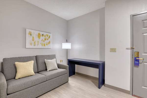 Suite - Comfort Suites Milwaukee Airport Oak Creek - I-41 & I-94, Exit 319