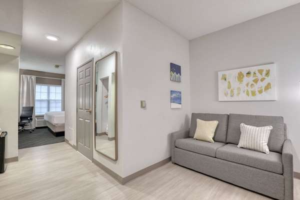 Suite - Comfort Suites Milwaukee Airport Oak Creek - I-41 & I-94, Exit 319