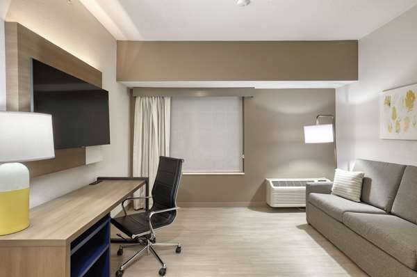 Suite - Comfort Suites Milwaukee Airport Oak Creek - I-41 & I-94, Exit 319