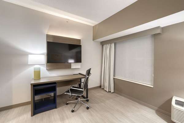 Suite - Comfort Suites Milwaukee Airport Oak Creek - I-41 & I-94, Exit 319