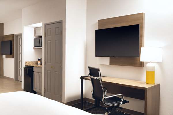 Suite - Comfort Suites Milwaukee Airport Oak Creek - I-41 & I-94, Exit 319
