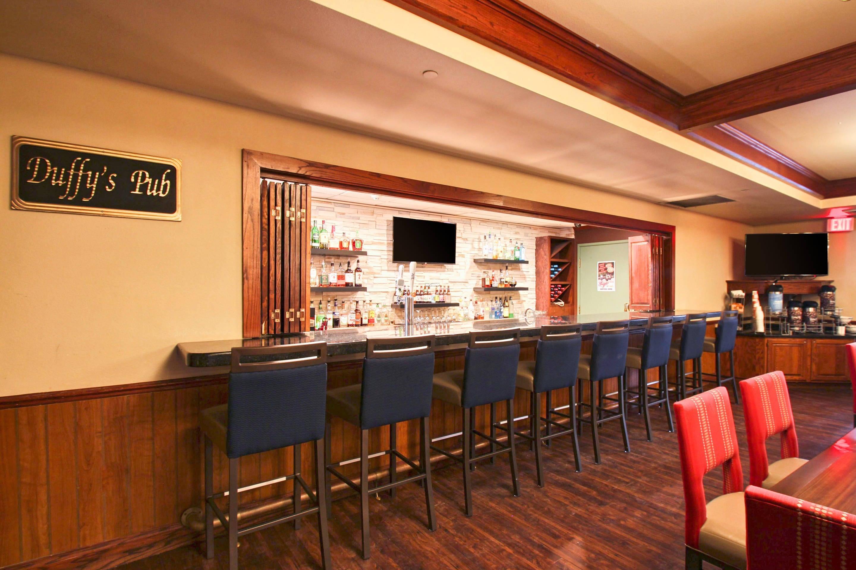 Hotel bar | Comfort Suites Milwaukee Airport