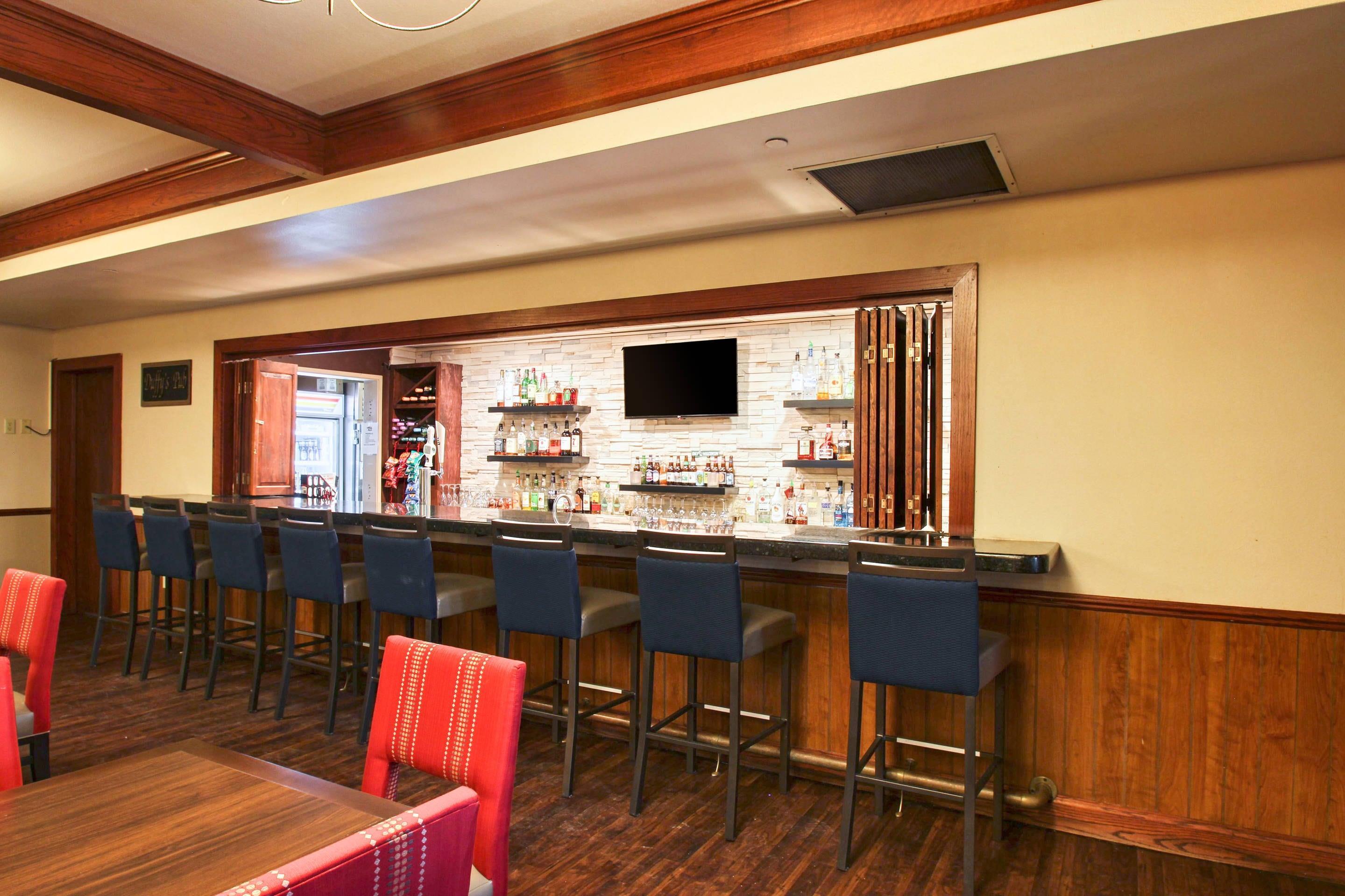 Hotel bar | Comfort Suites Milwaukee Airport